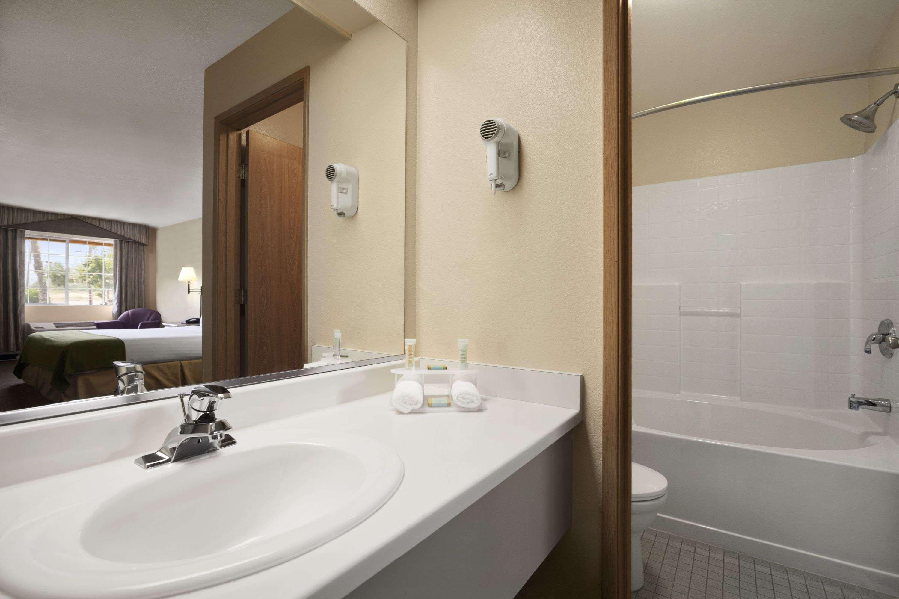 Surestay Hotel By Best Western Ukiah Bagian luar foto